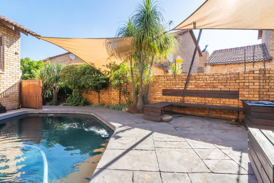 3 Bedroom Property for Sale in Ruimsig A H Gauteng