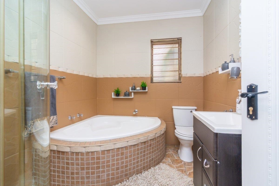3 Bedroom Property for Sale in Ruimsig A H Gauteng
