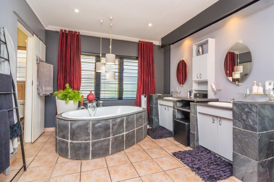 3 Bedroom Property for Sale in Ruimsig A H Gauteng