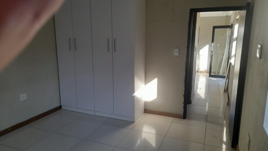 1 Bedroom Property for Sale in Oakdene Gauteng