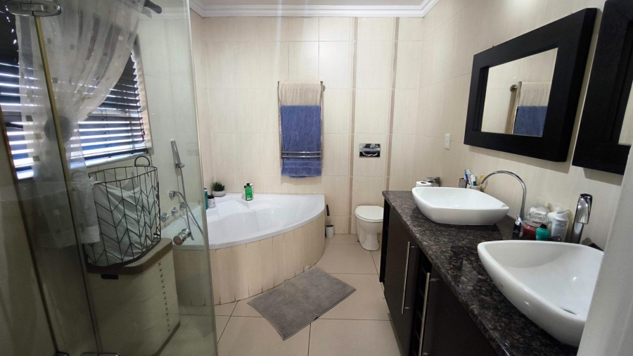 4 Bedroom Property for Sale in Brackenhurst Gauteng