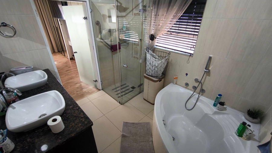 4 Bedroom Property for Sale in Brackenhurst Gauteng