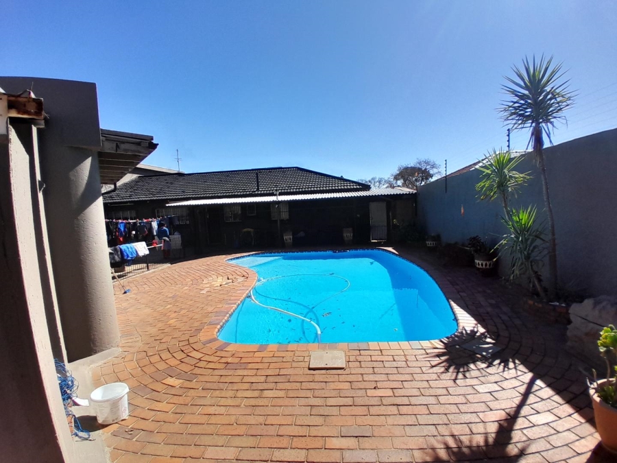 4 Bedroom Property for Sale in Rewlatch Gauteng