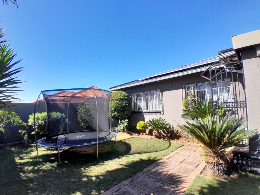 4 Bedroom Property for Sale in Rewlatch Gauteng