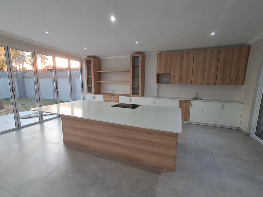 5 Bedroom Property for Sale in Wierdapark Gauteng