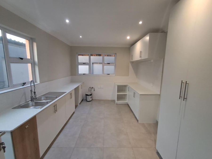 5 Bedroom Property for Sale in Wierdapark Gauteng
