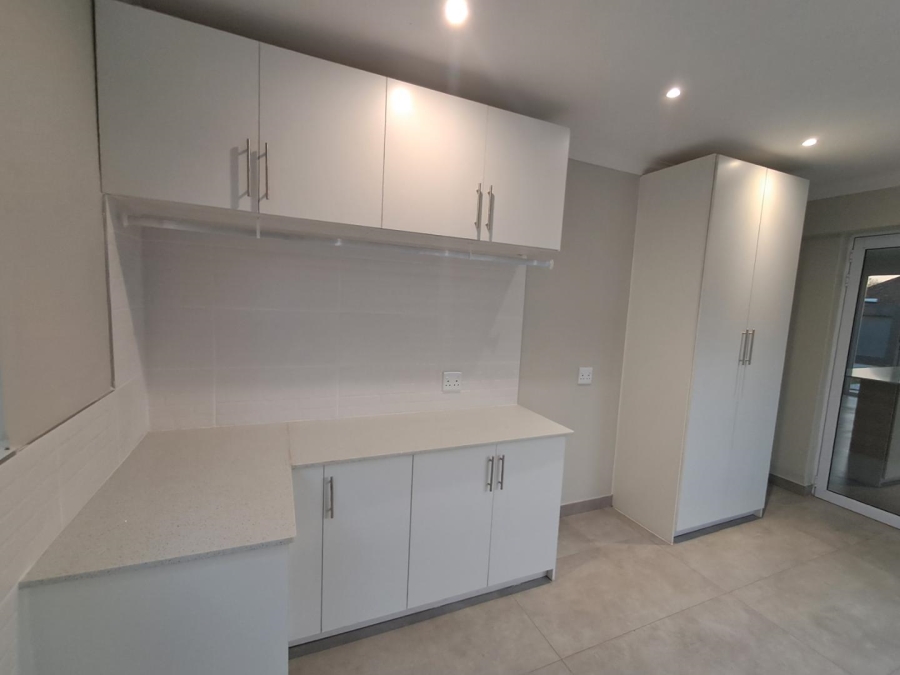5 Bedroom Property for Sale in Wierdapark Gauteng