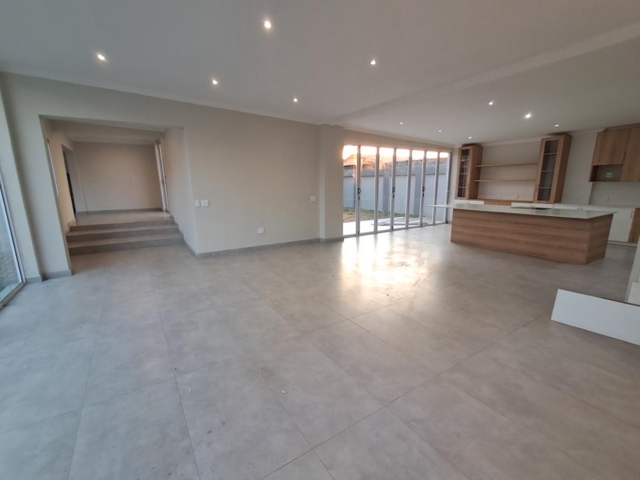 5 Bedroom Property for Sale in Wierdapark Gauteng