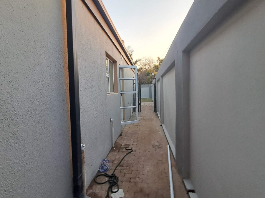 5 Bedroom Property for Sale in Wierdapark Gauteng