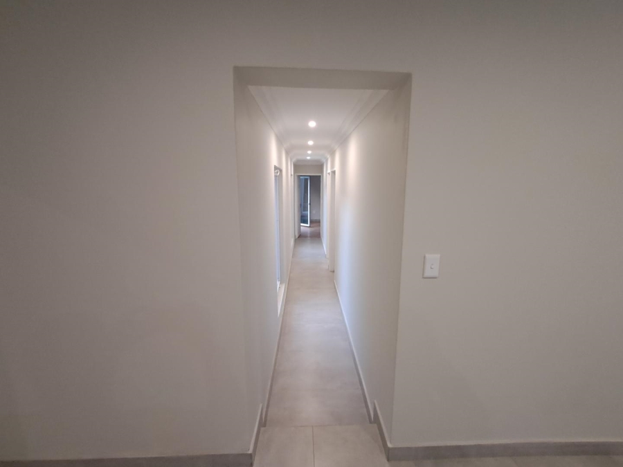 5 Bedroom Property for Sale in Wierdapark Gauteng