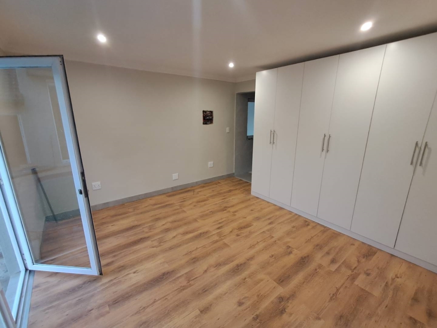 5 Bedroom Property for Sale in Wierdapark Gauteng
