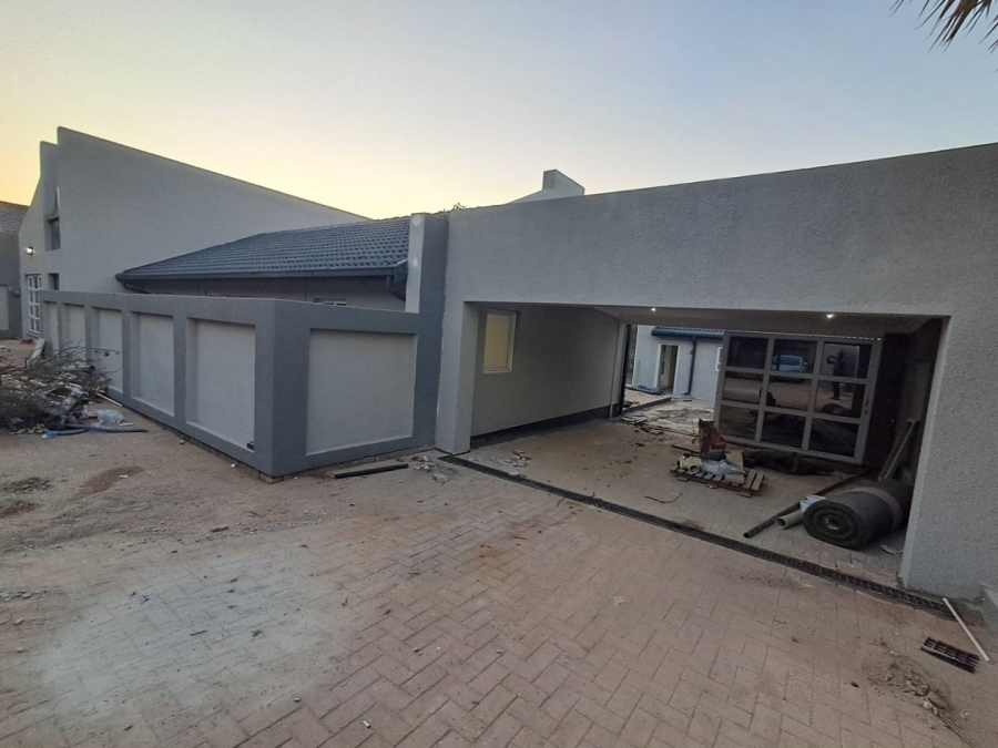 5 Bedroom Property for Sale in Wierdapark Gauteng