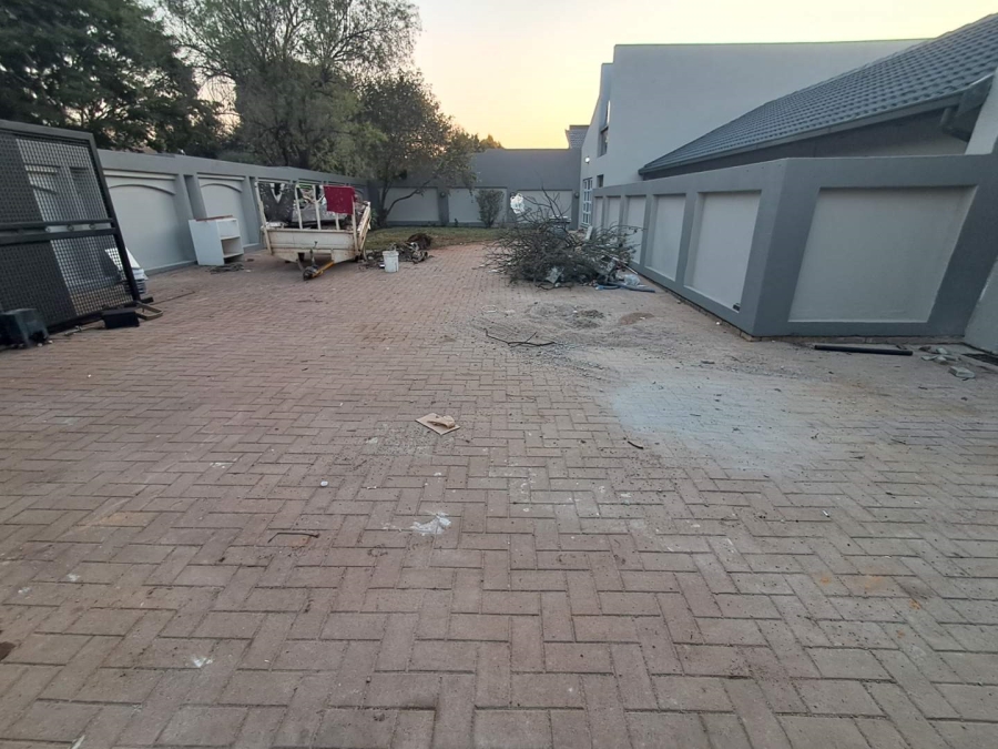 5 Bedroom Property for Sale in Wierdapark Gauteng
