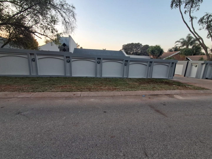 5 Bedroom Property for Sale in Wierdapark Gauteng