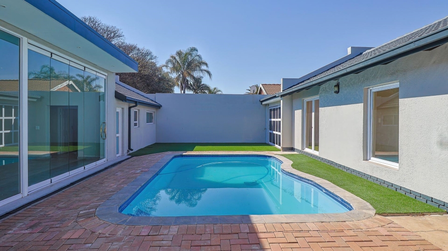 5 Bedroom Property for Sale in Wierdapark Gauteng