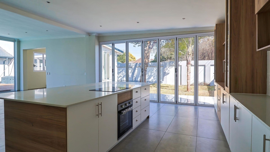 5 Bedroom Property for Sale in Wierdapark Gauteng
