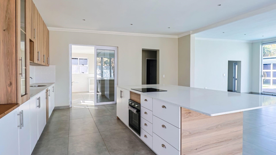 5 Bedroom Property for Sale in Wierdapark Gauteng