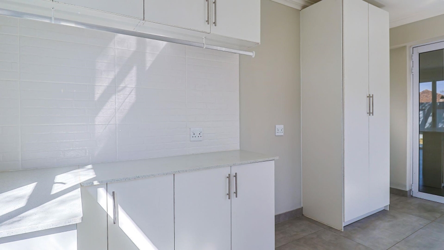 5 Bedroom Property for Sale in Wierdapark Gauteng