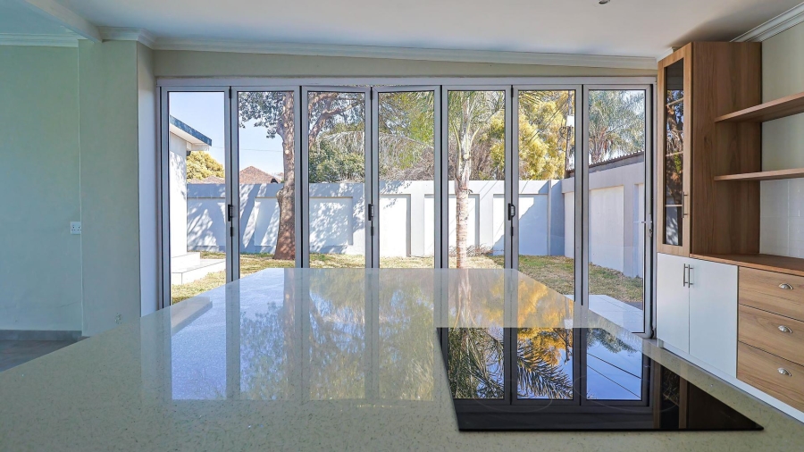 5 Bedroom Property for Sale in Wierdapark Gauteng