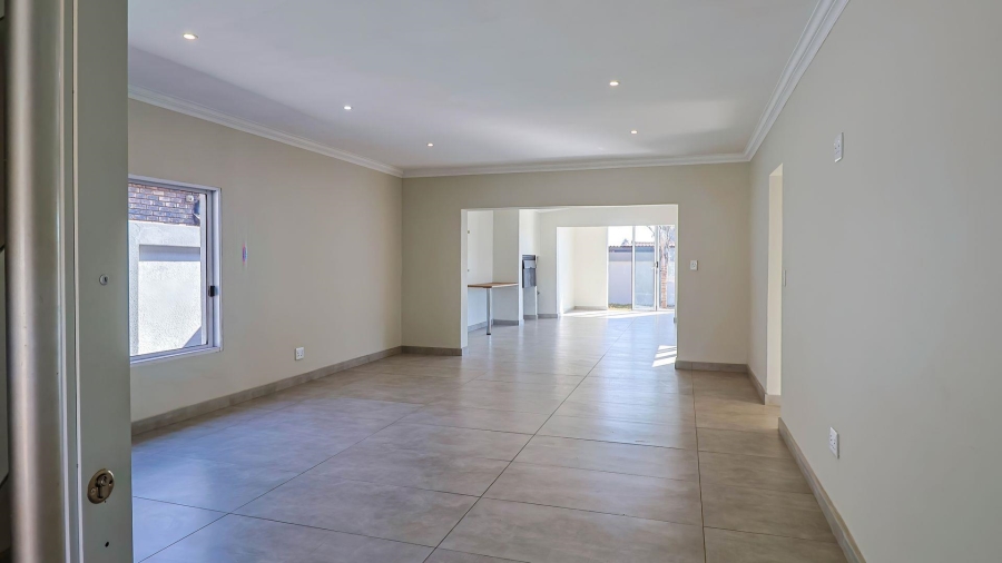 5 Bedroom Property for Sale in Wierdapark Gauteng