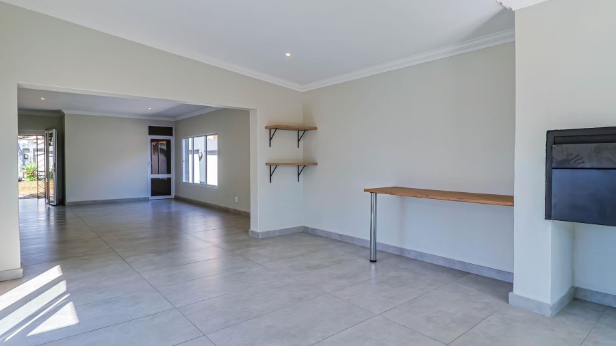 5 Bedroom Property for Sale in Wierdapark Gauteng