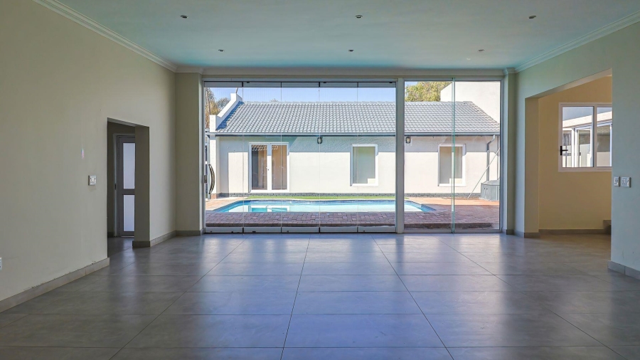 5 Bedroom Property for Sale in Wierdapark Gauteng
