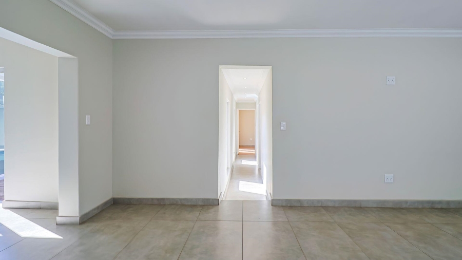 5 Bedroom Property for Sale in Wierdapark Gauteng