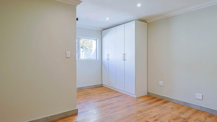 5 Bedroom Property for Sale in Wierdapark Gauteng