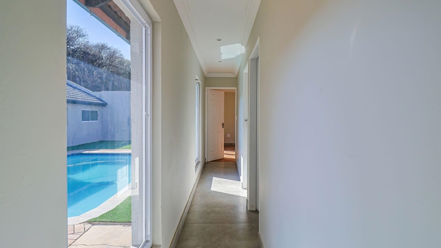 5 Bedroom Property for Sale in Wierdapark Gauteng
