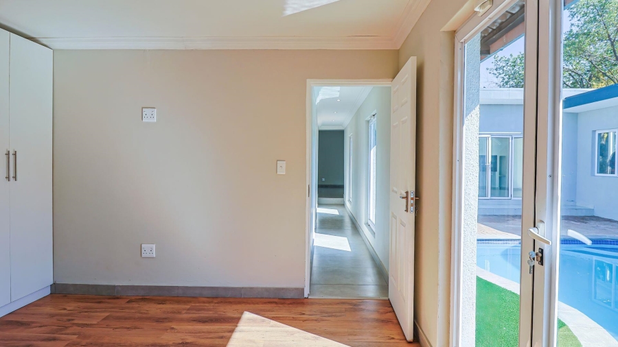 5 Bedroom Property for Sale in Wierdapark Gauteng