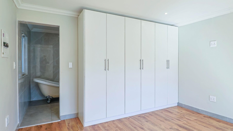 5 Bedroom Property for Sale in Wierdapark Gauteng