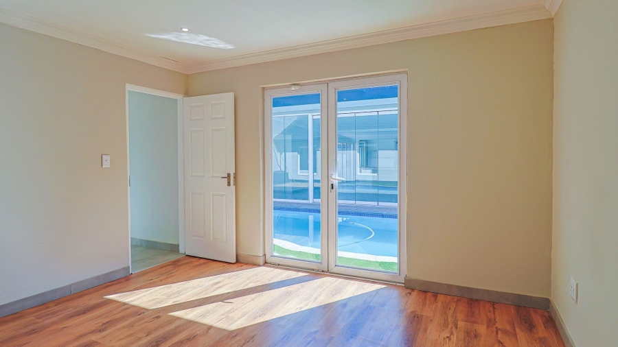 5 Bedroom Property for Sale in Wierdapark Gauteng