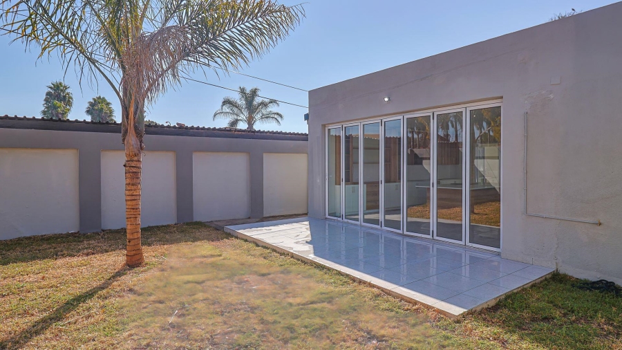 5 Bedroom Property for Sale in Wierdapark Gauteng