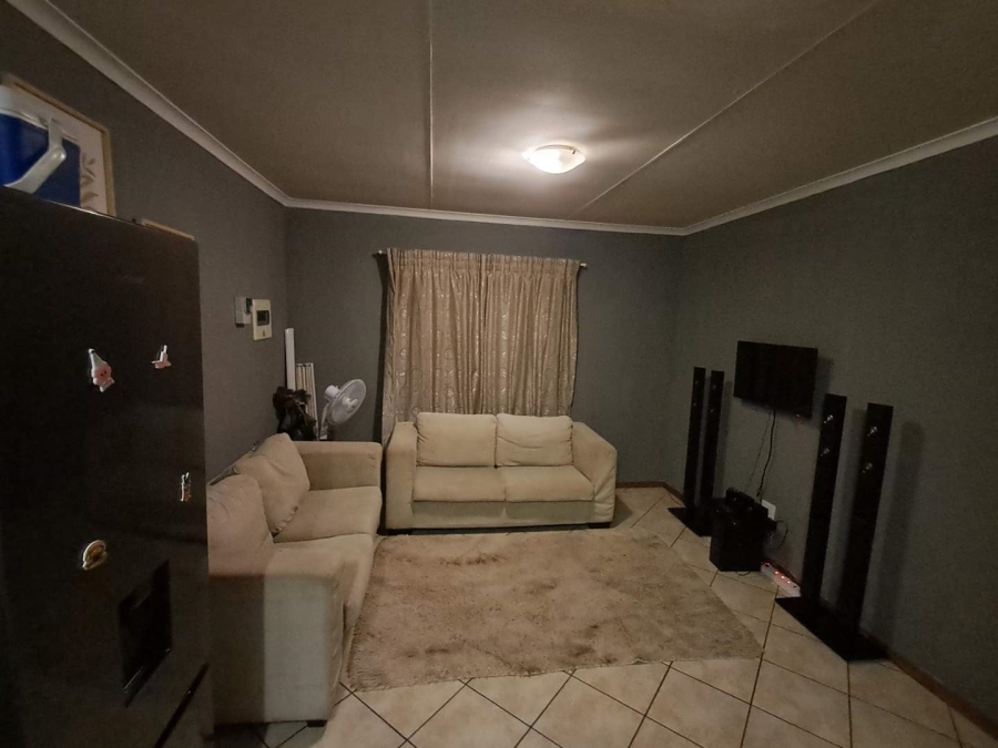 2 Bedroom Property for Sale in Olievenhoutbosch Gauteng