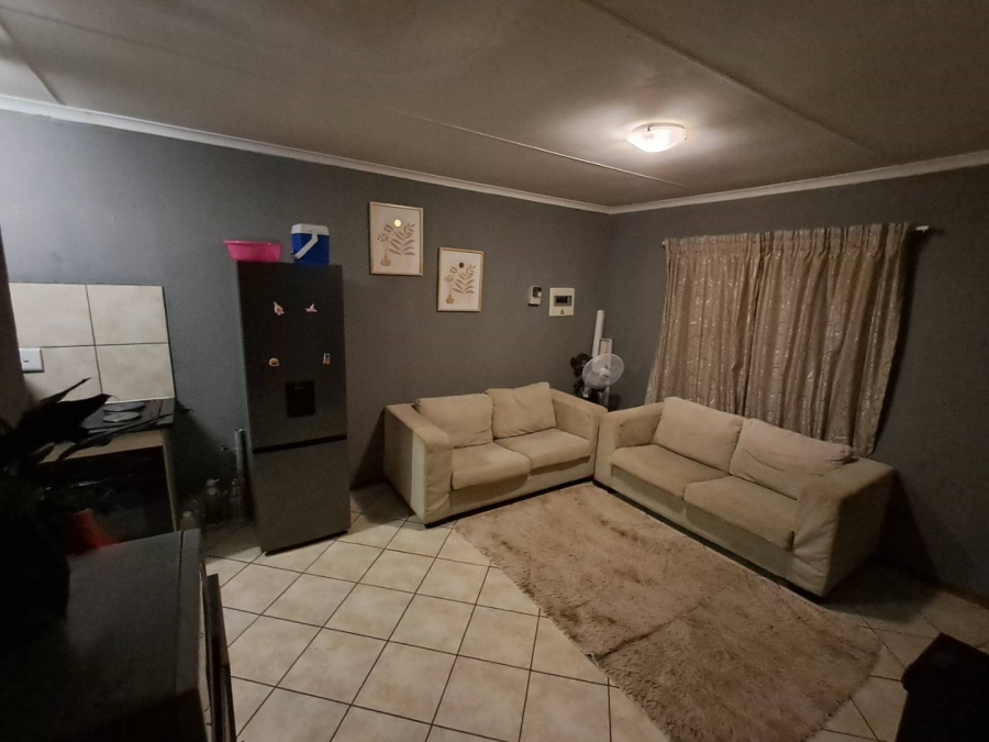2 Bedroom Property for Sale in Olievenhoutbosch Gauteng