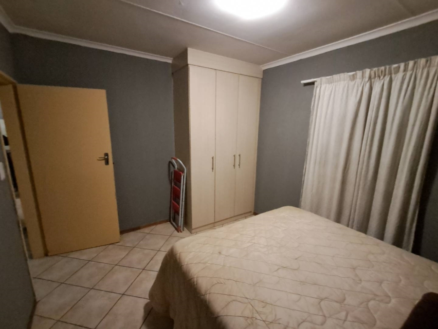 2 Bedroom Property for Sale in Olievenhoutbosch Gauteng