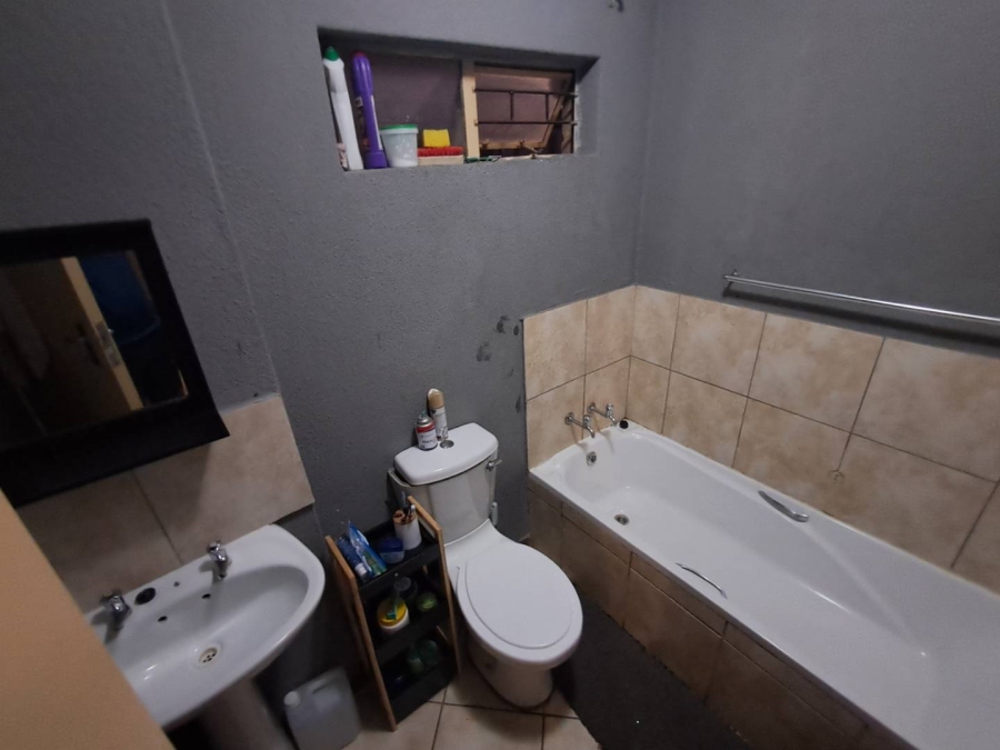 2 Bedroom Property for Sale in Olievenhoutbosch Gauteng