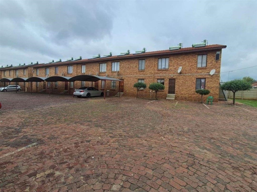 2 Bedroom Property for Sale in Olievenhoutbosch Gauteng