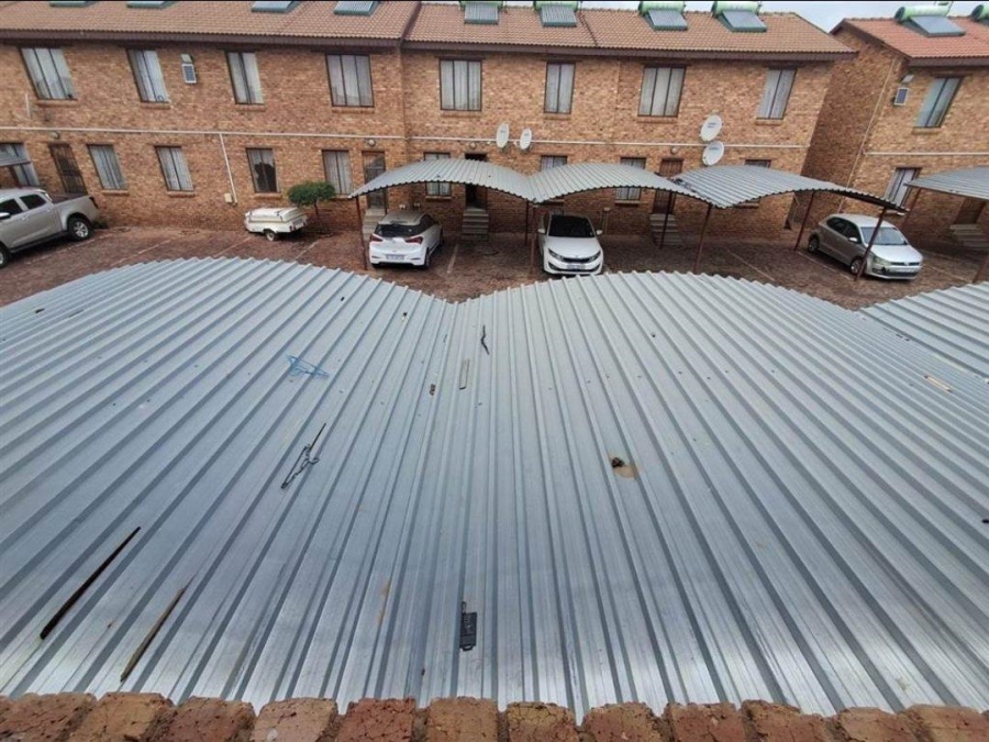 2 Bedroom Property for Sale in Olievenhoutbosch Gauteng