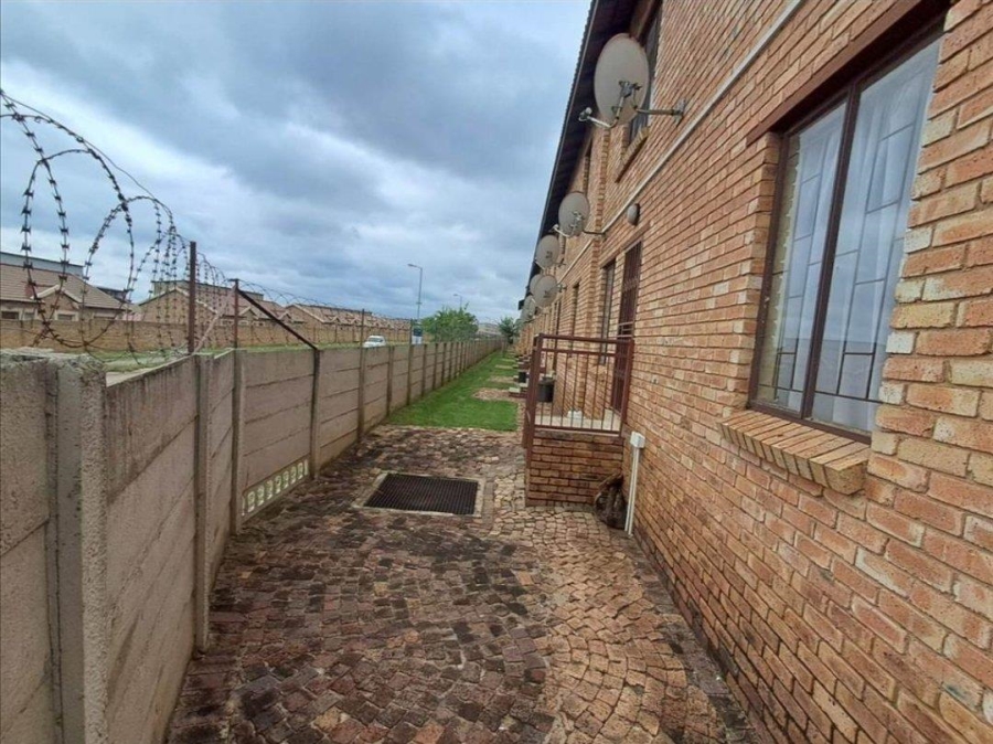 2 Bedroom Property for Sale in Olievenhoutbosch Gauteng