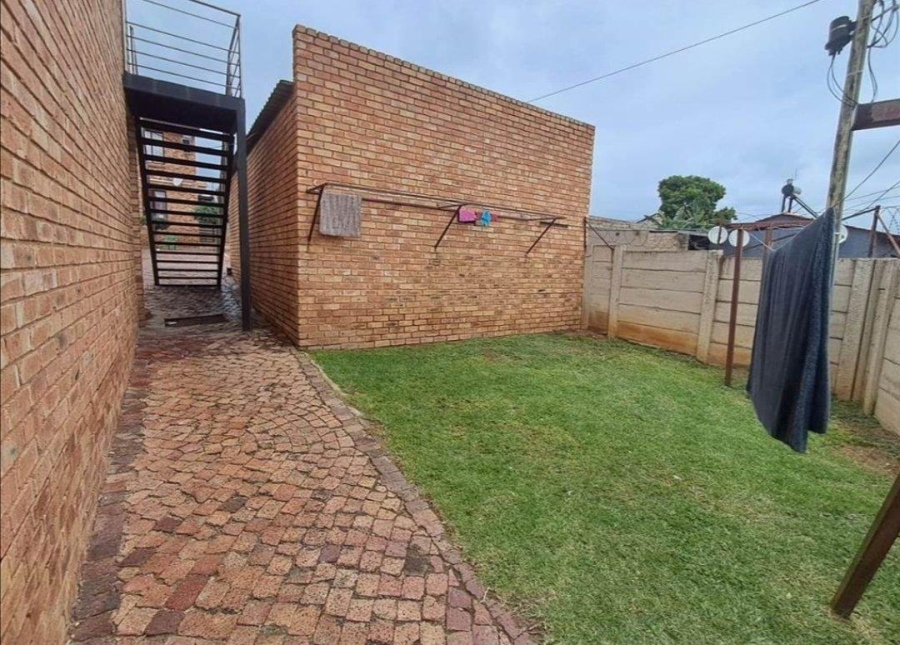 2 Bedroom Property for Sale in Olievenhoutbosch Gauteng