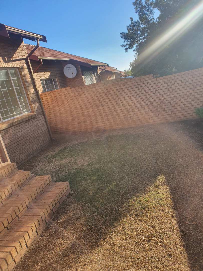 To Let 2 Bedroom Property for Rent in Rooihuiskraal Gauteng