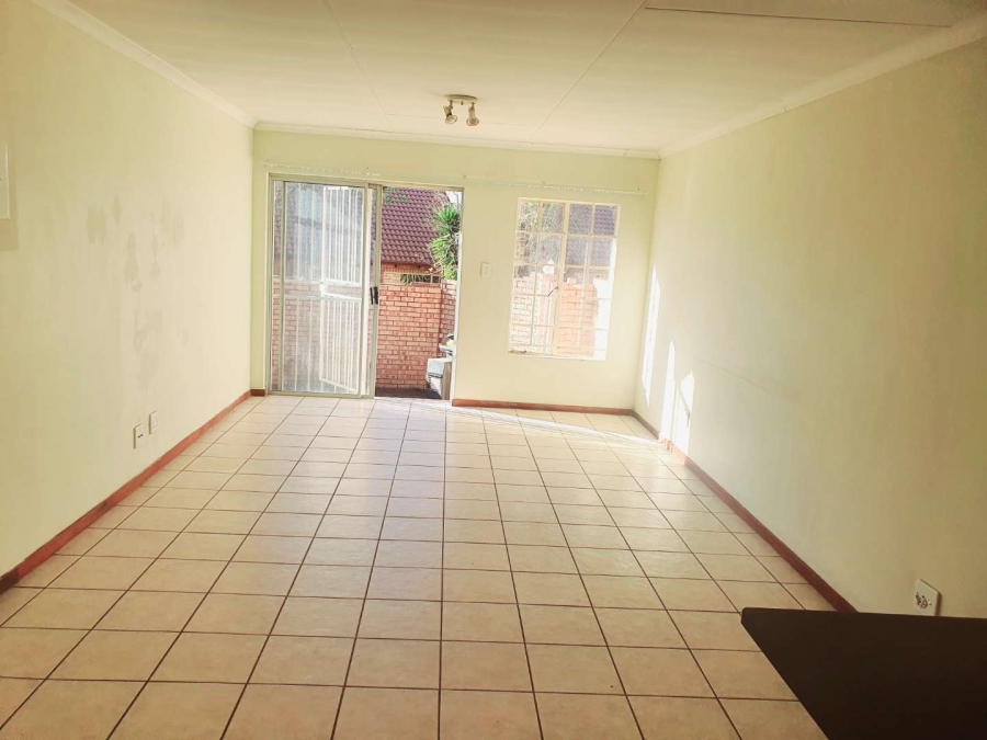 To Let 2 Bedroom Property for Rent in Rooihuiskraal Gauteng