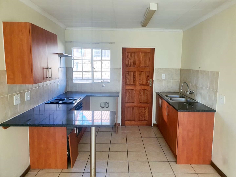 To Let 2 Bedroom Property for Rent in Rooihuiskraal Gauteng