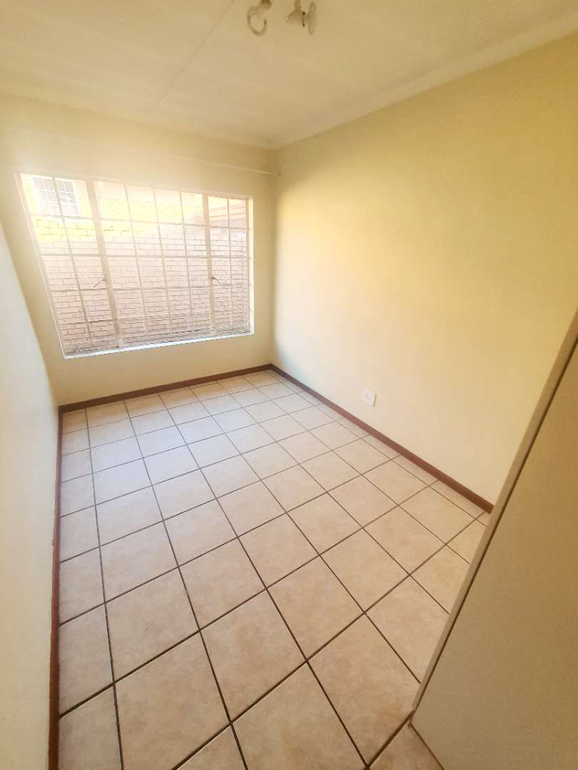 To Let 2 Bedroom Property for Rent in Rooihuiskraal Gauteng