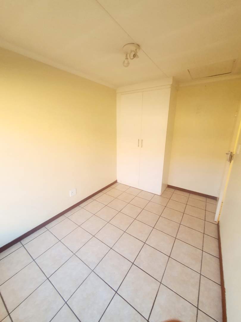 To Let 2 Bedroom Property for Rent in Rooihuiskraal Gauteng
