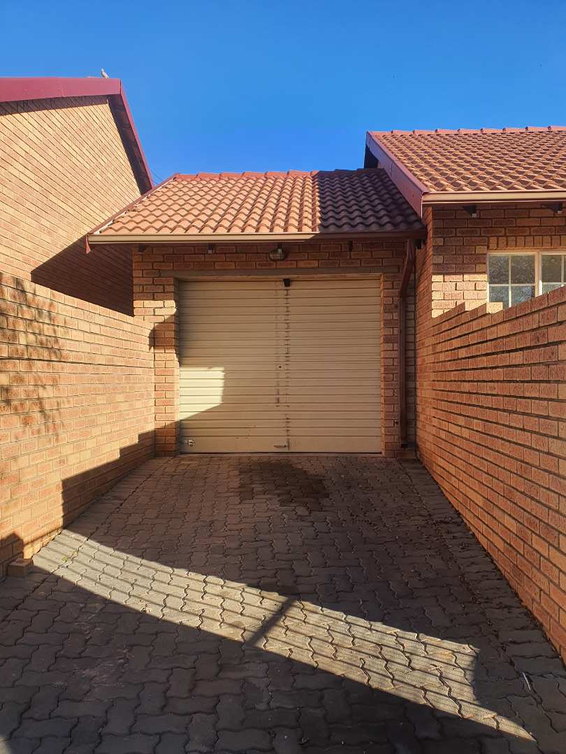To Let 2 Bedroom Property for Rent in Rooihuiskraal Gauteng