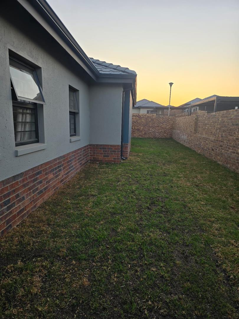 To Let 3 Bedroom Property for Rent in Lion Pride Gauteng