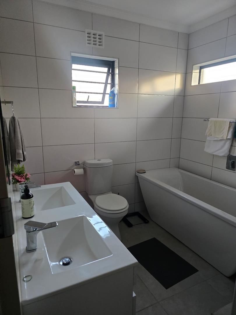 To Let 3 Bedroom Property for Rent in Lion Pride Gauteng