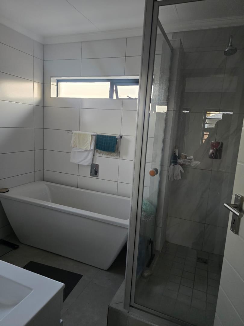 To Let 3 Bedroom Property for Rent in Lion Pride Gauteng